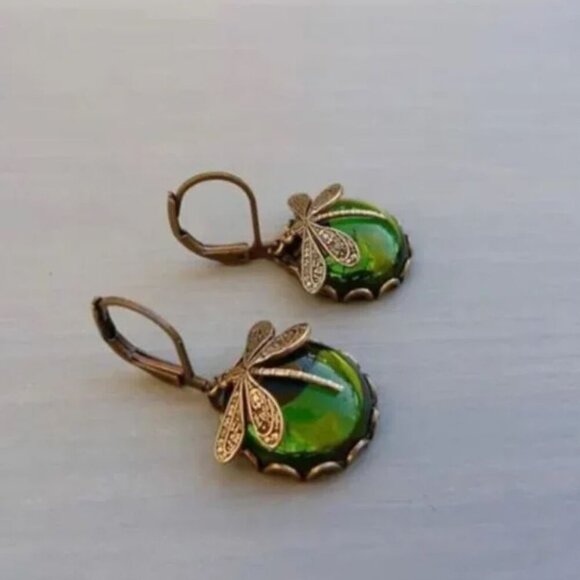 Boutique Jewelry - NEW Emerald Green Cabochon Antique Gold Dragonfly Drop Earrings Pierced